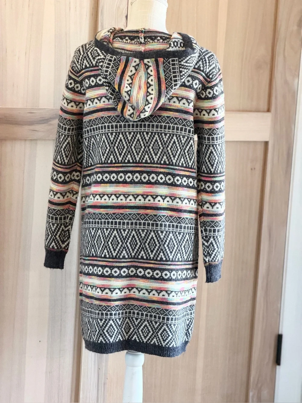Monteau Los Angeles Open-Front Hooded Long Cardigan Sweater. Women’s Sz-M  Aztec